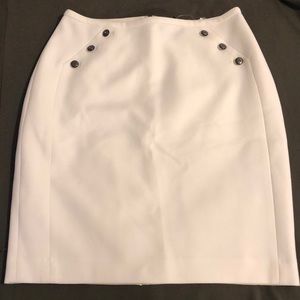 Crispy Off White Skirt. 💞